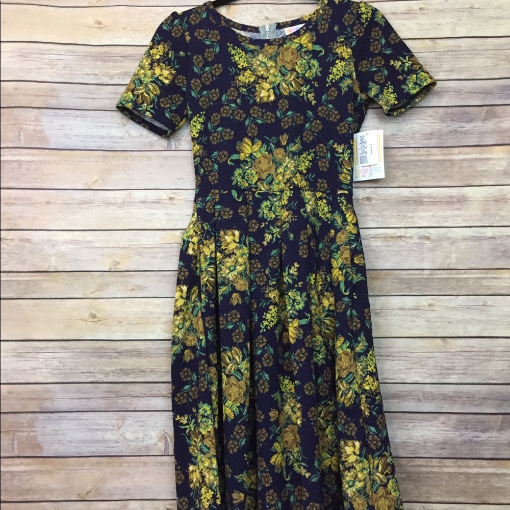 Beautiful LuLaRoe floral Amelia dress